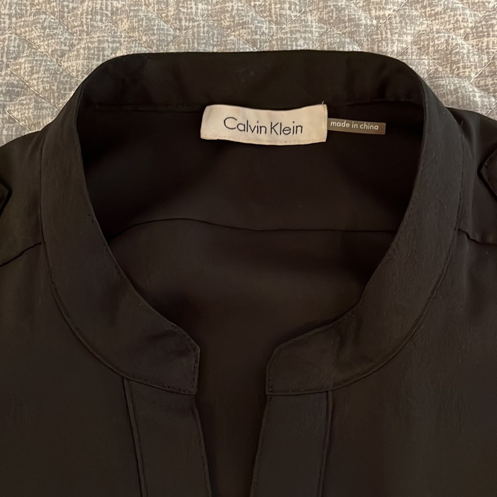 Calvin Klein sleeveless dressy shirt - Picture 2 of 7